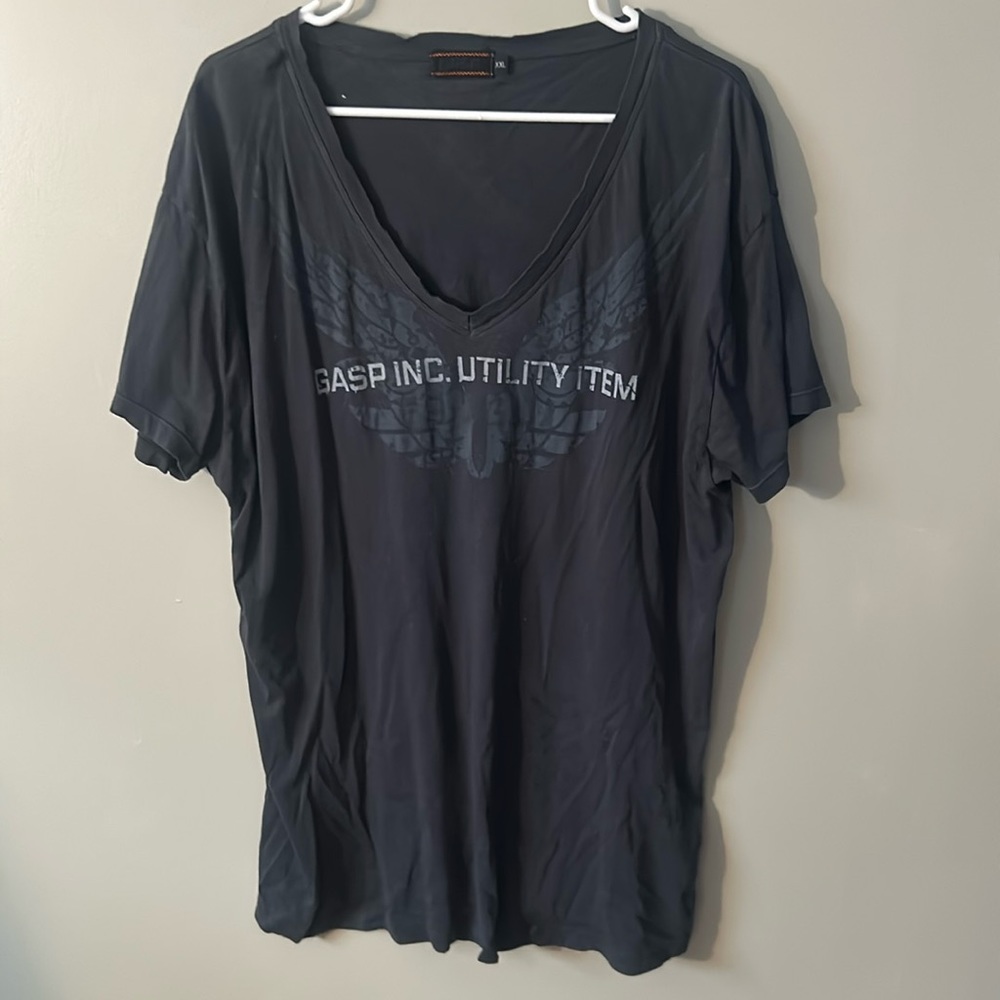 Like new men’s V-neck Gasp T-shirt